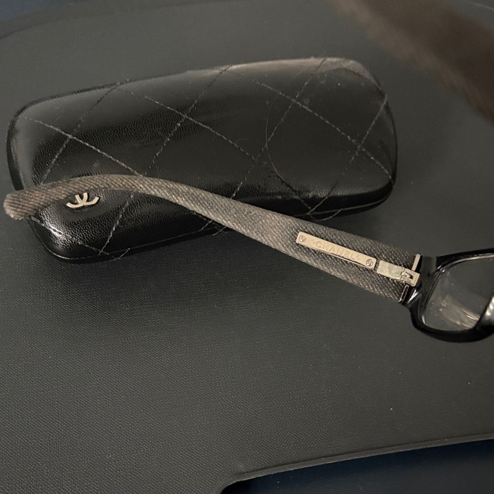 CHANEL Black Rectangular Eyeglasses with Quilted Case and CC Logo - Picture 3 of 9